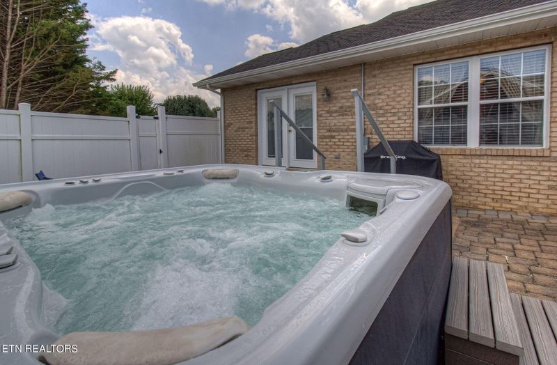 1404 Beechtop Ln, Kodak, TN 37764