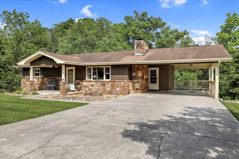 1404 Emily Dr, Sevierville, TN 37876
