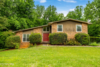 1404 Mimosa Dr, Louisville, TN 37777