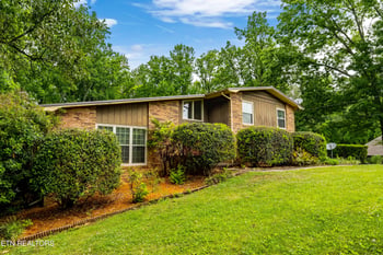 1404 Mimosa Dr, Louisville, TN 37777
