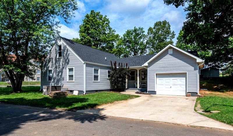 1404 N Wright Rd, Alcoa, TN 37701