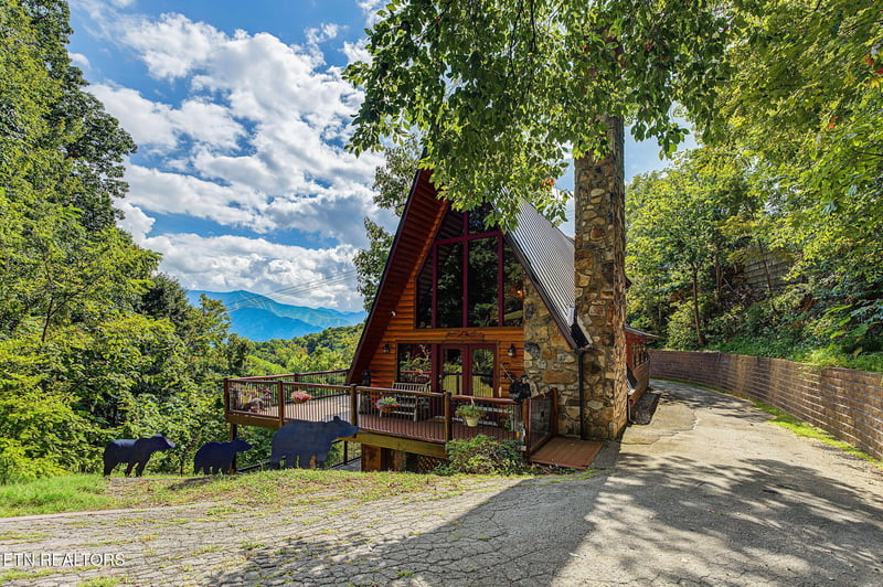 1404 S Baden Dr, Gatlinburg, TN 37738