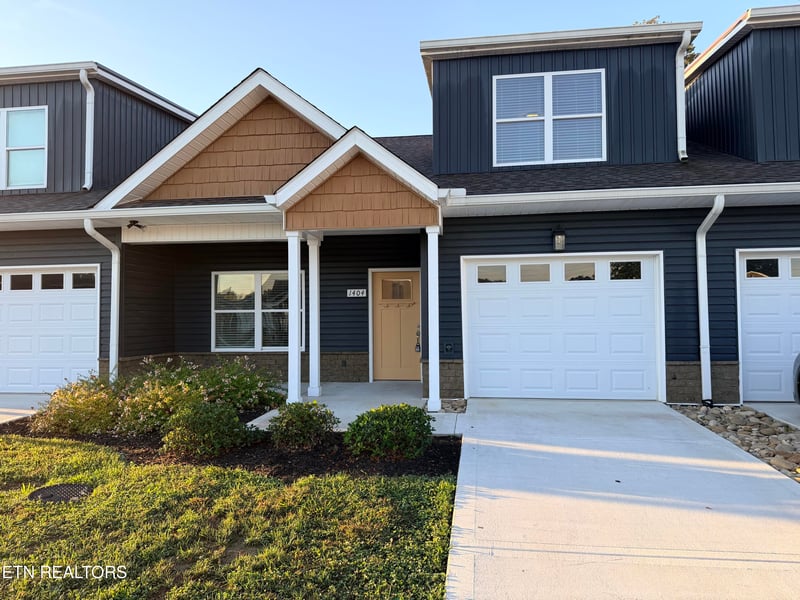 1404 Summer Meadow Dr, Powell, TN 37849
