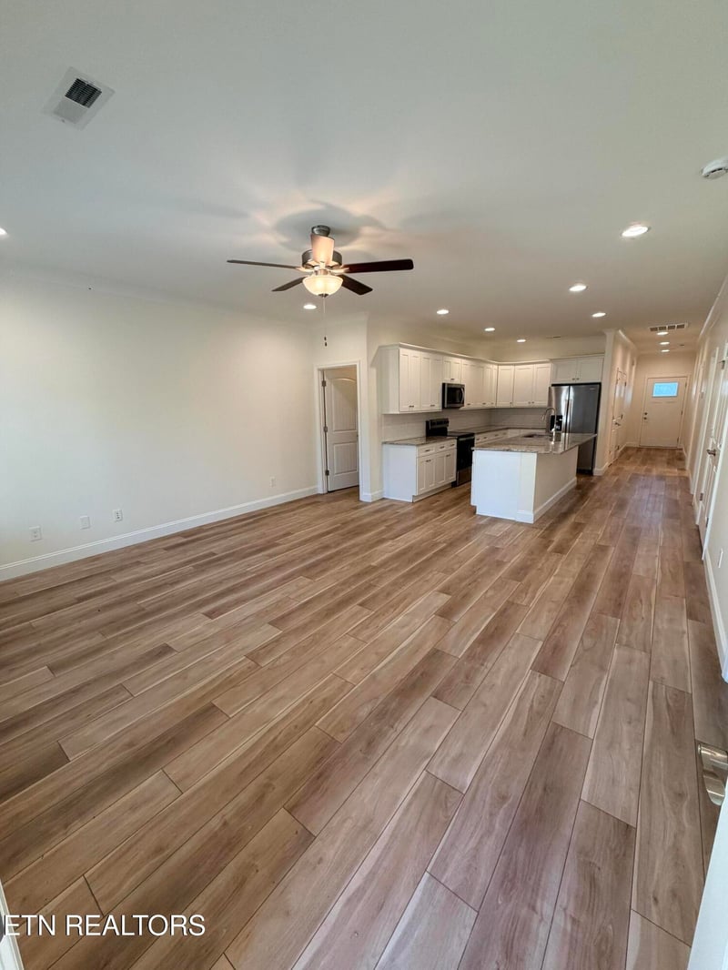 1404 Summer Meadow Dr, Powell, TN 37849