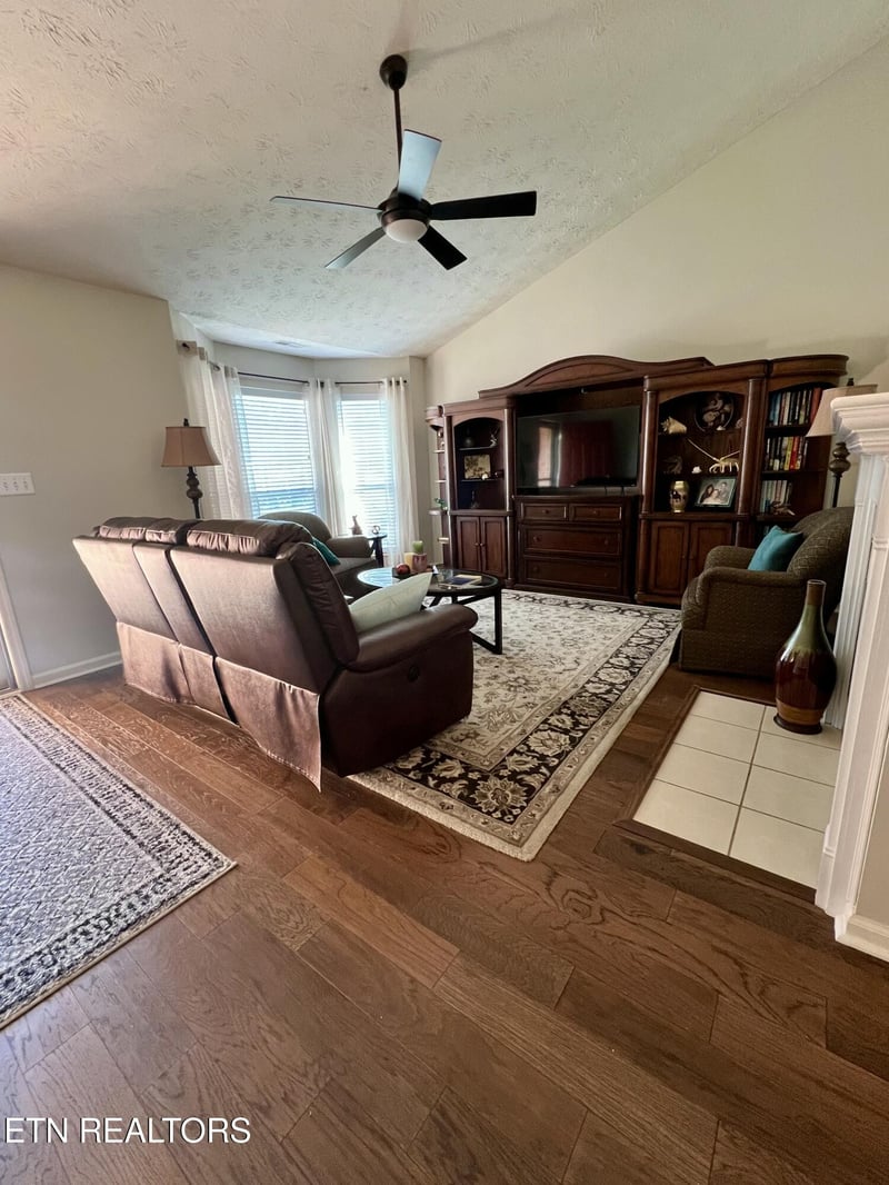 1405 Bens View Ct, Maryville, TN 37803