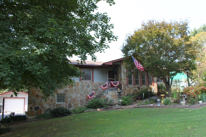 1405 Hidden Hills Dr, Clinton, TN 37716