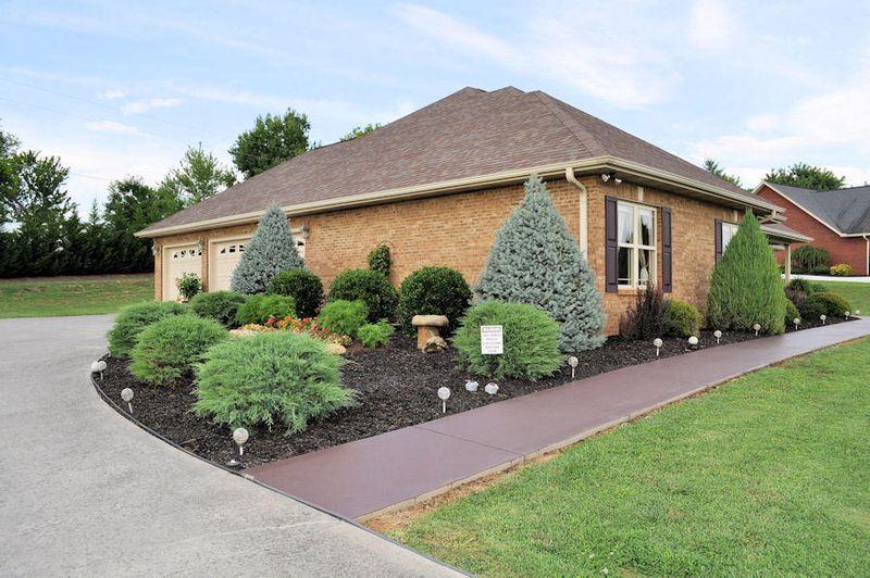 1405 Instrumental Ave, Sevierville, TN 37862