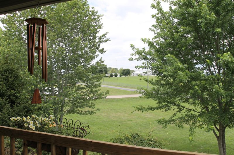 1405 Kay View Dr, Sevierville, TN 37876