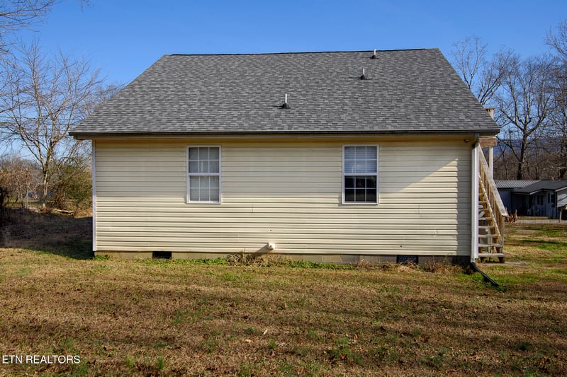 1406 Johnson St, Etowah, TN 37331