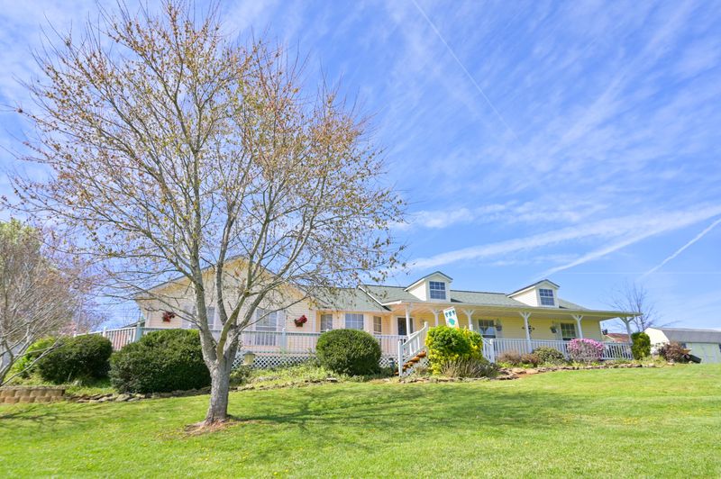 1406 Kay View Dr, Sevierville, TN 37876