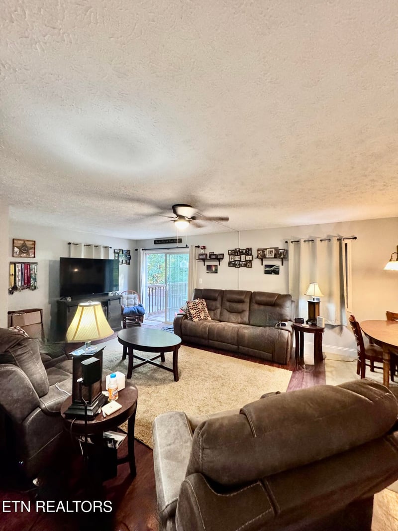 1407 E Park Ln, Sevierville, TN 37876