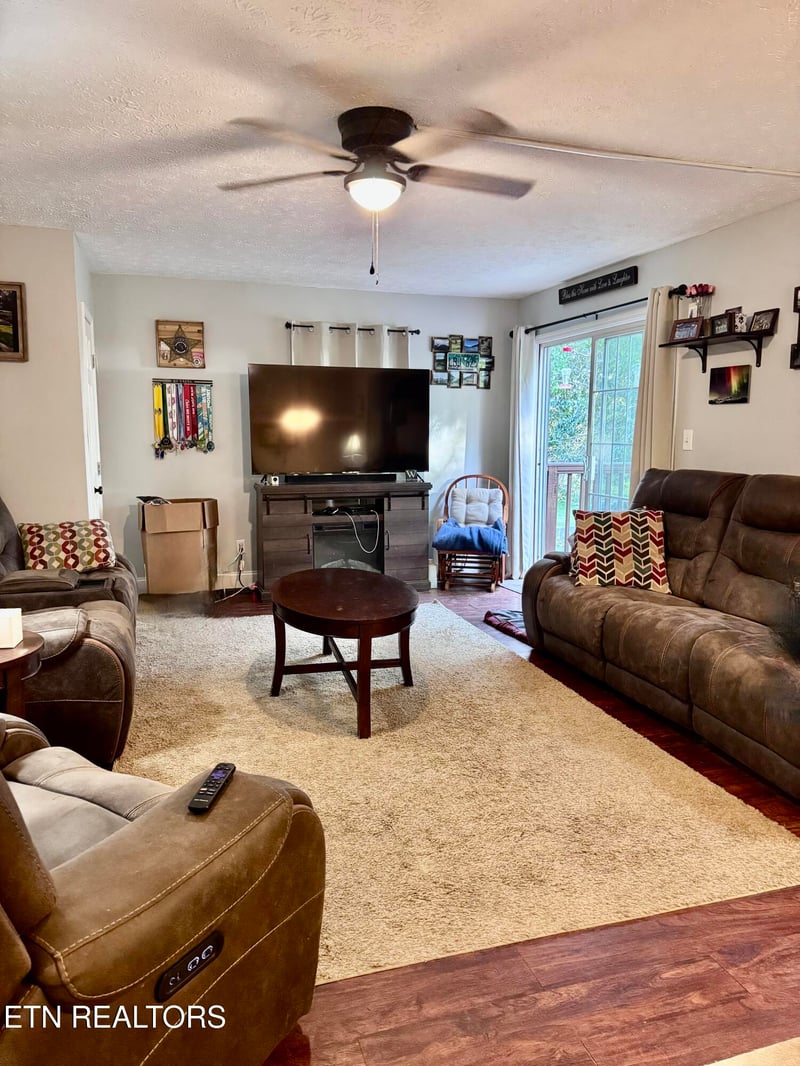 1407 E Park Ln, Sevierville, TN 37876