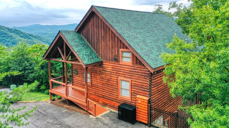 1407 Eagle Cloud Way, Sevierville, TN 37862