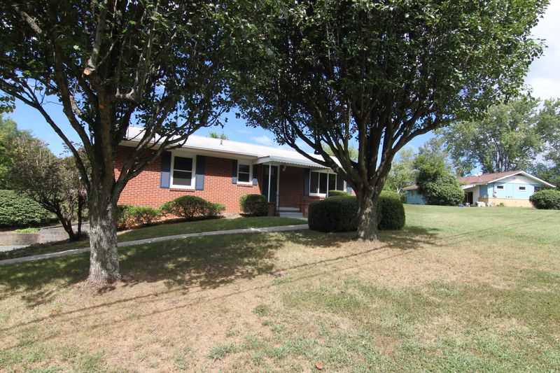1407 Harmony Rd, Knoxville, TN 37912