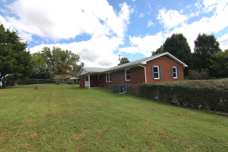 1407 Harmony Rd, Knoxville, TN 37912