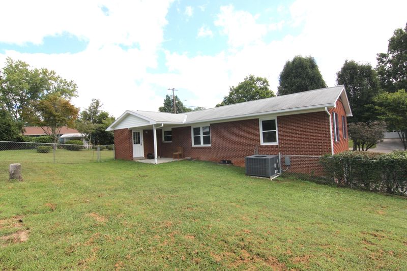 1407 Harmony Rd, Knoxville, TN 37912