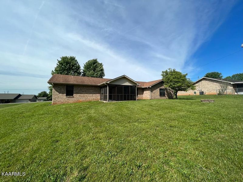 1408 Little Kaycee Dr, Sevierville, TN 37876
