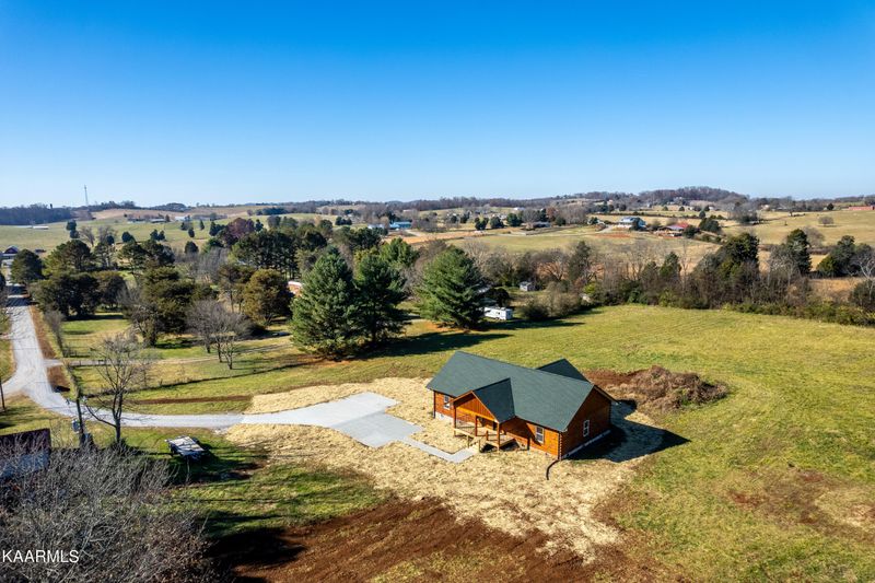 1408 Maple Ln, Greenback, TN 37742