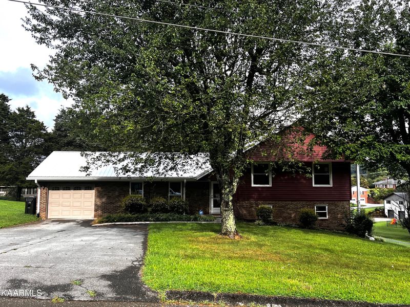 1409 Johnson Dr, Morristown, TN 37814