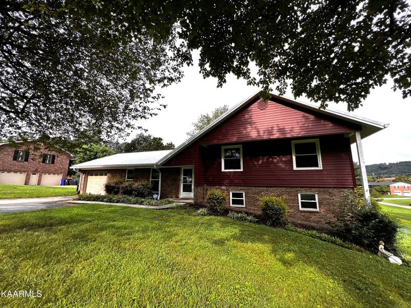 1409 Johnson Dr, Morristown, TN 37814