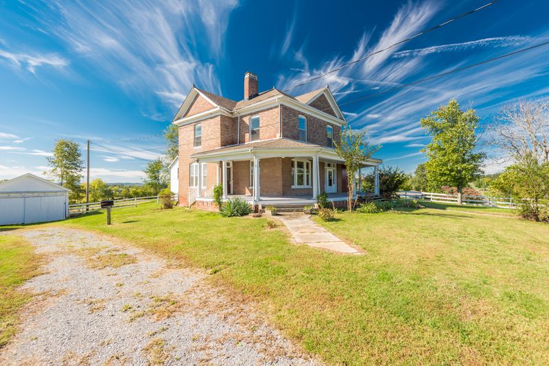 1409 Monroe St, Sweetwater, TN 37874
