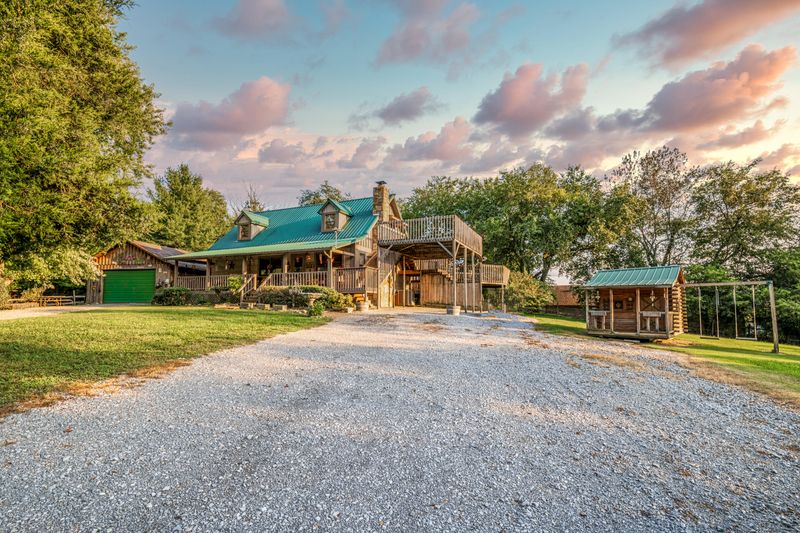 1409 Twin Oaks Rd, Sevierville, TN 37876