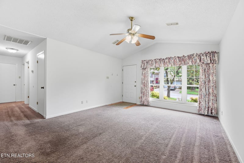 1409 Waynesboro Ln, Knoxville, TN 37923