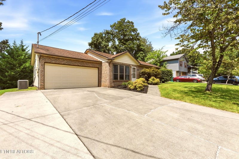 1409 Waynesboro Ln, Knoxville, TN 37923