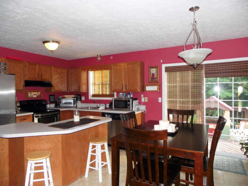141 Chase Ln, Jacksboro, TN 37757
