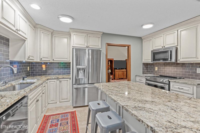 141 Chatuga Dr, Loudon, TN 37774
