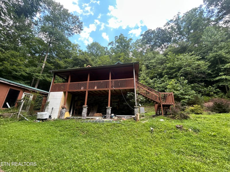 141 Dillon Ln, Caryville, TN 37714
