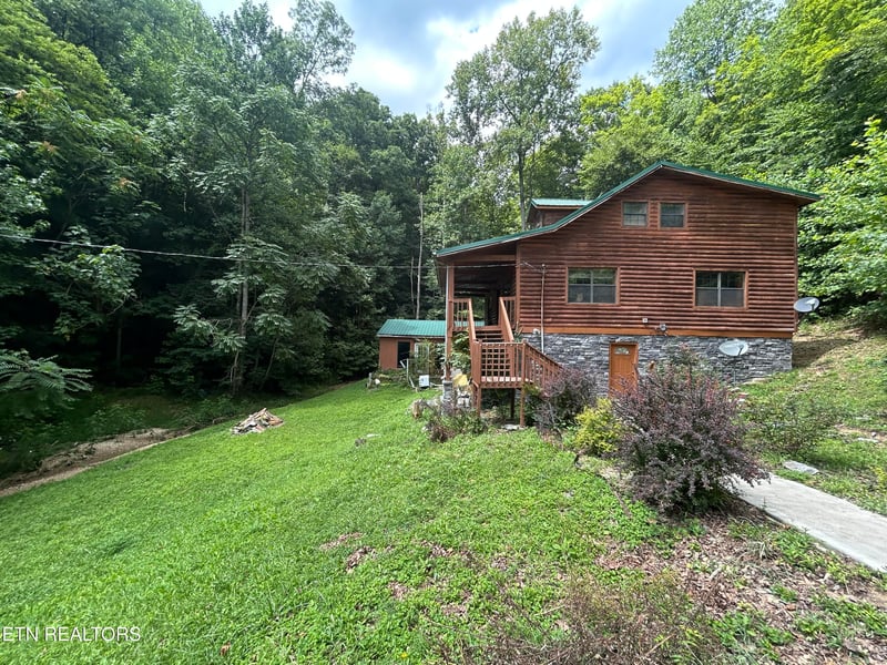 141 Dillon Ln, Caryville, TN 37714
