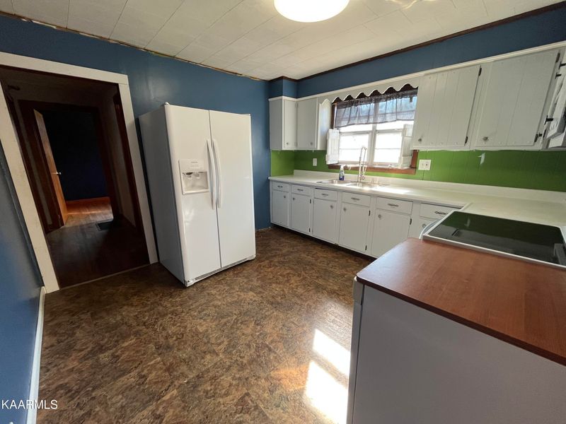141 Hamilton Ave, Lenoir City, TN 37771