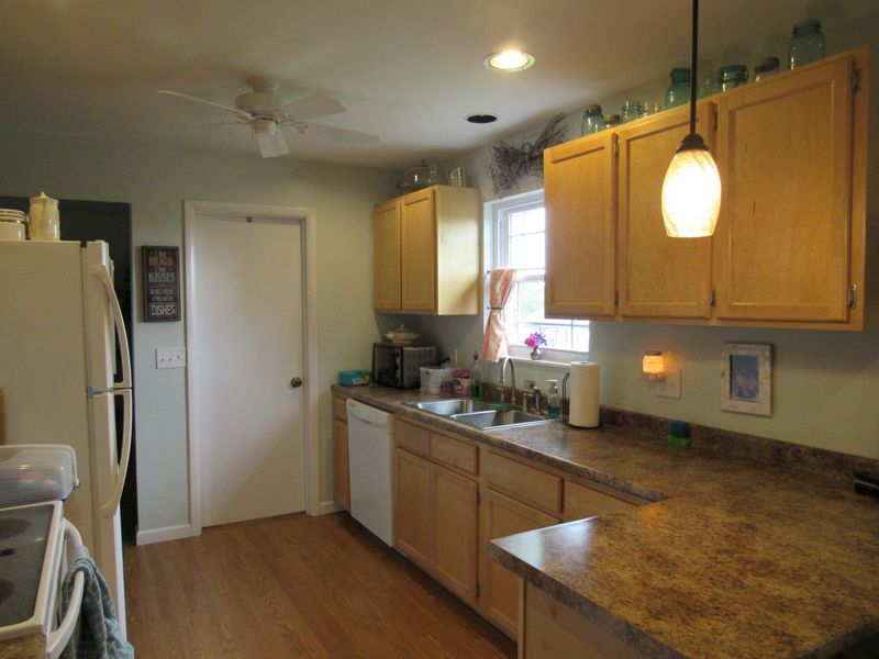 141 Hillcrest Dr, Kingston, TN 37763
