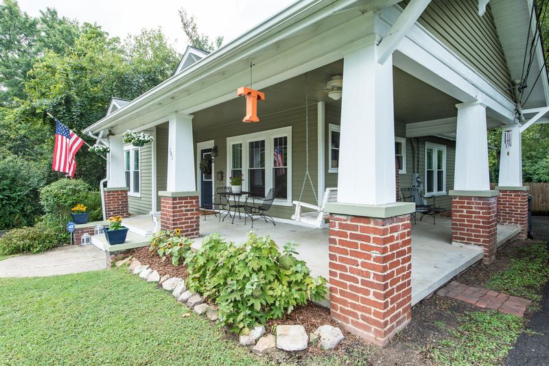 141 Hillcrest Dr, Knoxville, TN 37918