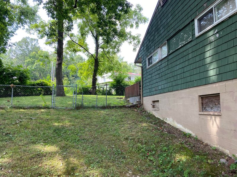 141 Johnson Rd, Oak Ridge, TN 37830