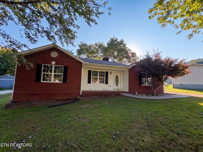 141 Meadowview Ln, Powell, TN 37849