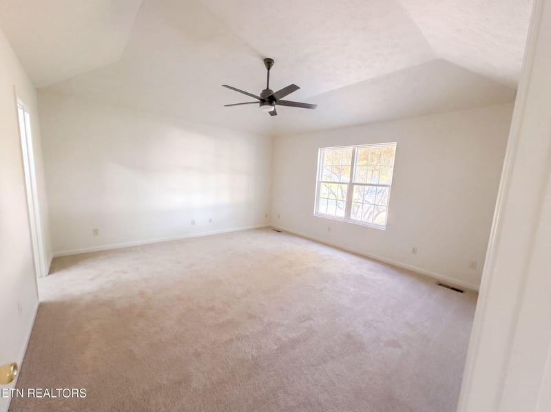 141 Meadowview Ln, Powell, TN 37849