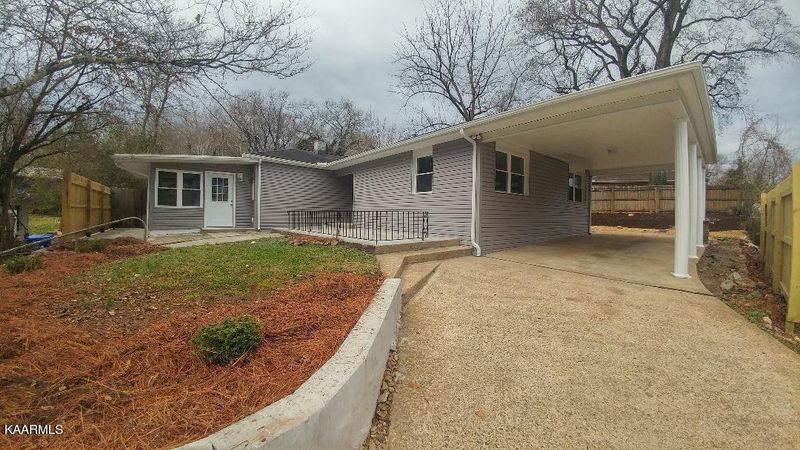 141 Pembroke Rd, Oak Ridge, TN 37830
