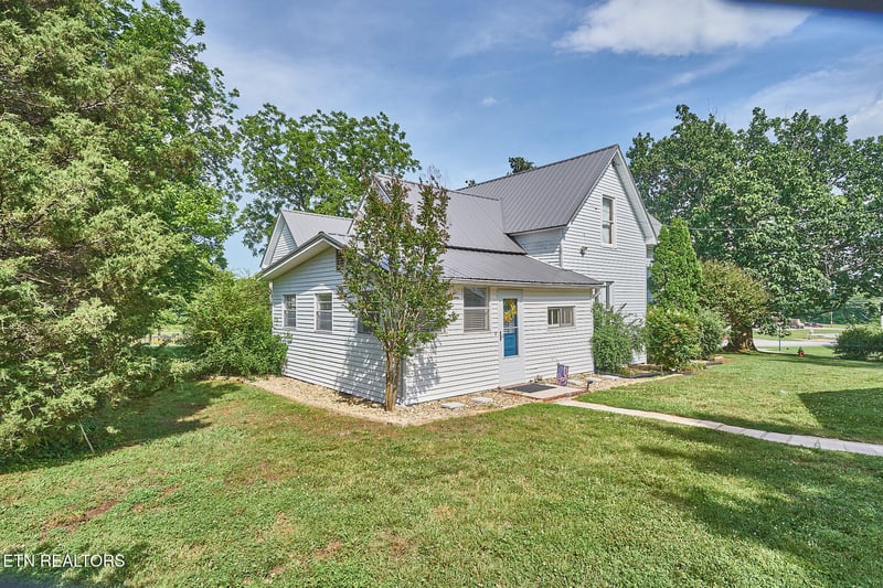 141 Pine St, Greenback, TN 37742