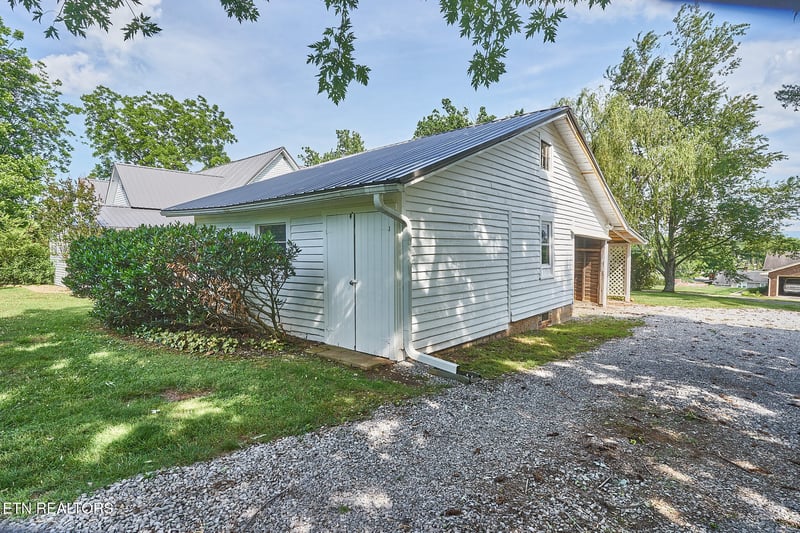 141 Pine St, Greenback, TN 37742