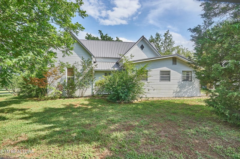 141 Pine St, Greenback, TN 37742