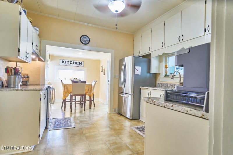 141 Pine St, Greenback, TN 37742