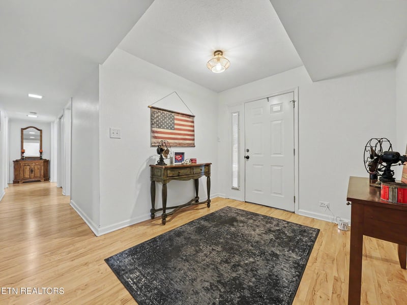 141 S Purdue Ave, Oak Ridge, TN 37830
