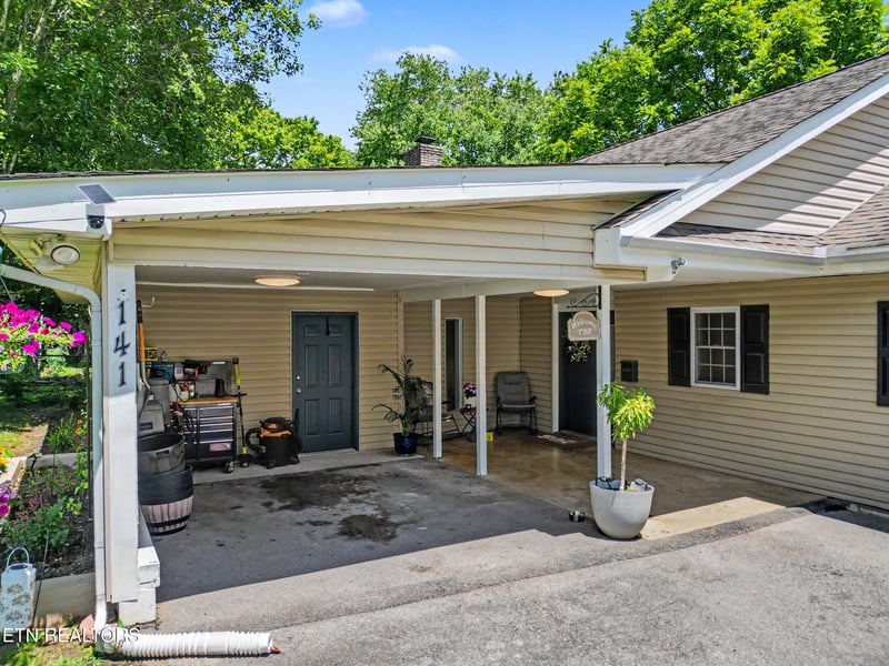 141 S Purdue Ave, Oak Ridge, TN 37830