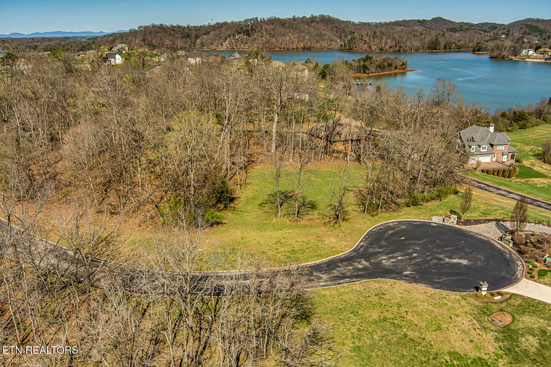 141 Song Sparrow Dr, Vonore, TN 37885