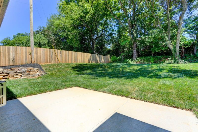 1410 Ebenezer Rd, Knoxville, TN 37922