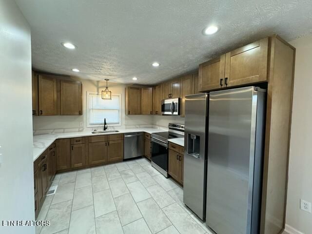 1410 Hidden Hills Dr, Clinton, TN 37716