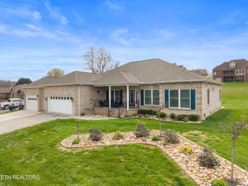 1410 River Run Cir, Sevierville, TN 37876