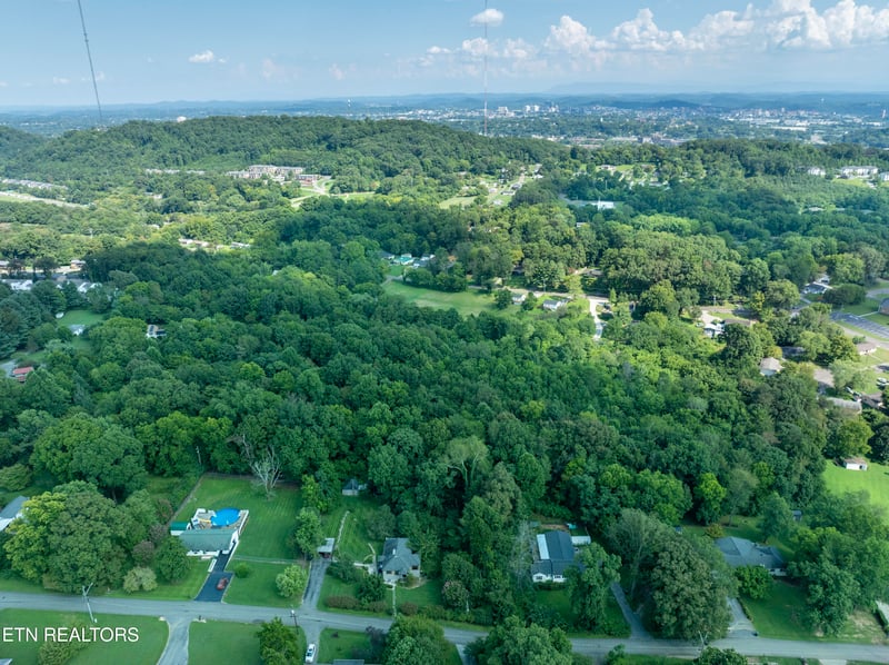 1411 NW Michaels Ln, Knoxville, TN 37912
